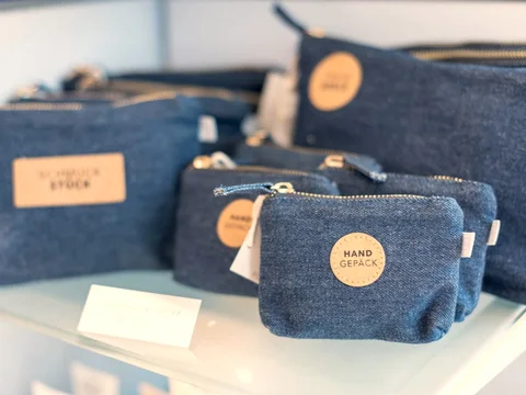 Necessaires und Taschen im Geschenksortiment